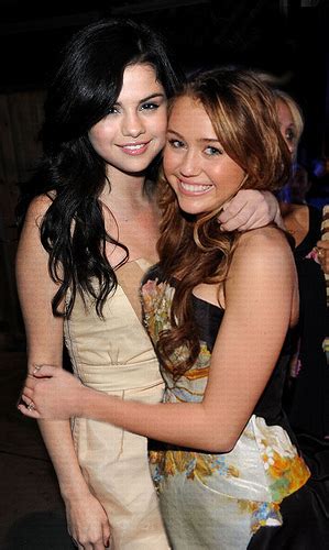 New Photos Miley And Selena Together Miley Cyrus Vs Selena Gomez Photo 10781907 Fanpop