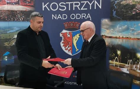 Umowa na budowę hali sportowej przy SP 2 podpisana lubiekostrzyn pl