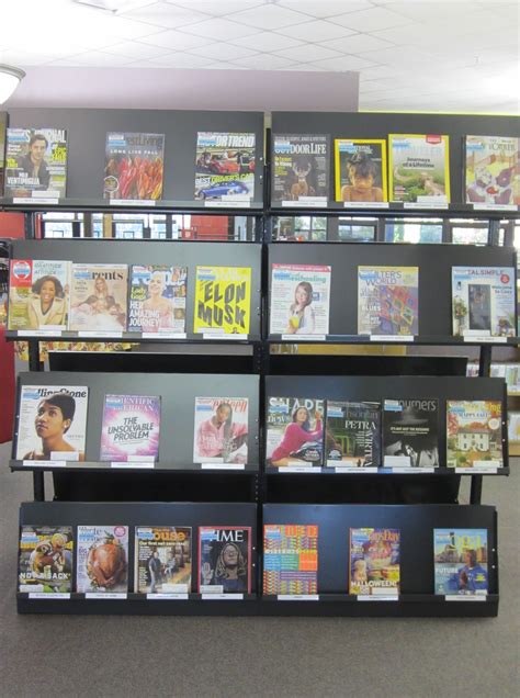 there are many magazines on display in the library