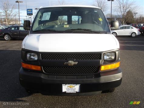 Summit White Chevrolet Express Cargo Van Photo