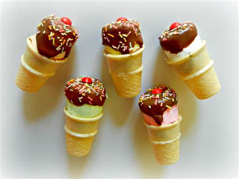 Sugar Swings! Serve Some: Mini faux ice cream cones