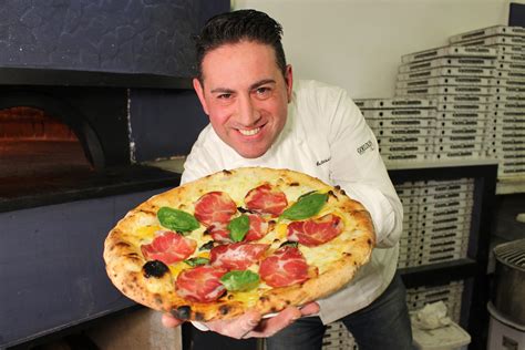 Matera la pizzeria di Antonio Lieto è la prima nella città dei Sassi a