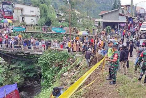 Bus Angkut Peziarah Masuk Terjun Ke Jurang Di Wisata Guci Tegal Satu