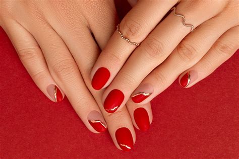 16 Beautiful Red And Gold Nails To Try In 2023 Zohna