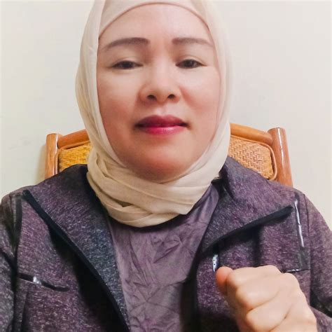 ENSIKLOPEDIA INDONESIA - Perjuangan Ibu Guru Terpaksa Menggendong