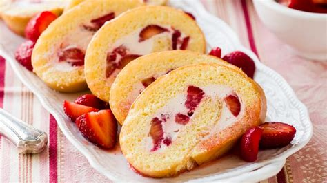 Biscuit Roul Aux Fraises D Couvrez Les Recettes De Cuisine De Femme