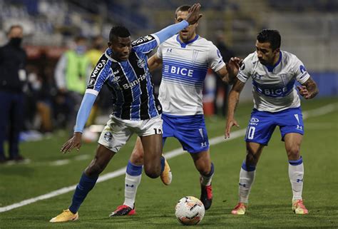 Irreconhecível em campo Grêmio é derrotado pelo Universidad Católica