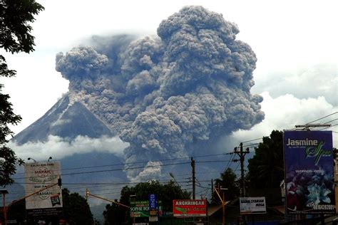 indonesian volcano: Eruption Merapi in 2010