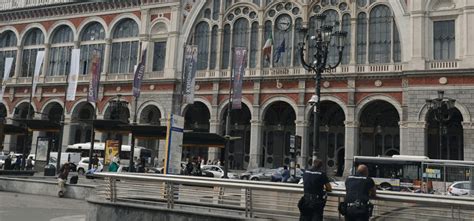 Poliziotto Spara A Un Giovane Straniero A Porta Nuova Ferito Non In