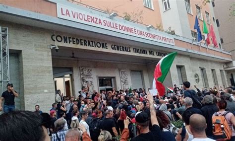 Attacco Alla Sede Della Cgil Il Segretario Landini Un Atto Di