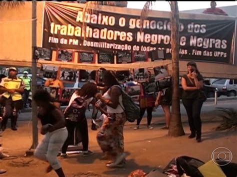 Manifestantes Fazem Protesto Num Dos Acessos Da Rocinha Bom Dia Rio G