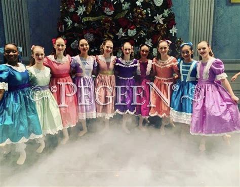 Arriba 65+ imagen nutcracker ballet outfit - Abzlocal.mx