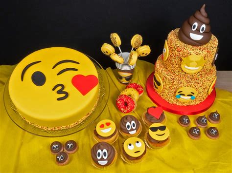 Kiss Emoji Emoji Art Smiley Emoji Emoji Cake Toppers Emoji Cupcakes