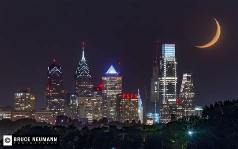 Philadelphia skyline at night | Philadelphia skyline, Skyline, Cityscape