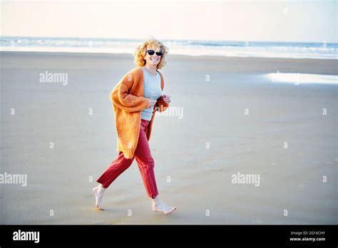 Mature Women Outdoor Hi Res Stock Photography And Images Alamy