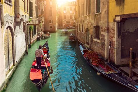 Balade En Gondole Avec S R Nade Sur Les Canaux De Venise