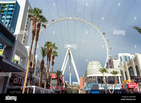 The LINQ Promenade looking at The High Roller Observation Wheel in Las ...