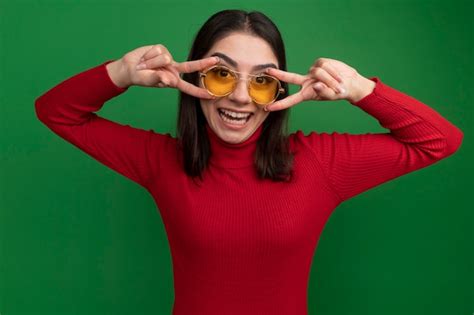 Free Photo Joyful Young Pretty Caucasian Woman Wearing Sunglasses