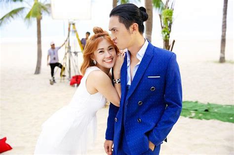 Hot girl Thúy Vi khoe ngực sexy đi phá đám cưới của Ngọc Thảo