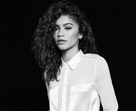 Download “gorgeous Zendaya Is Pose In Hd Photo” Wallpaper