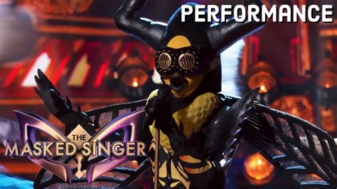 Bee Sings “wrecking Ball” By Miley Cyrus The Masked Singer Season 1