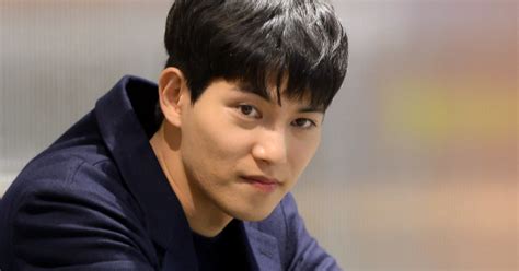 이종현 결국 씨엔블루 탈퇴bj 박민정 Dm 논란 죄송해