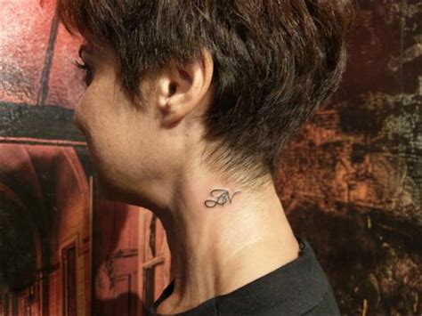 Boyuna Harf Dövmesi Neck Letter Tattoo Dövme Çalışmalarımız