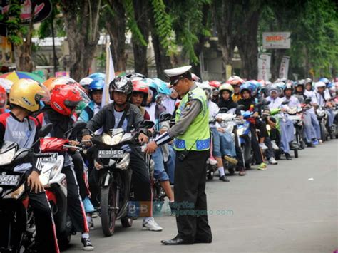 Bagi Pelajar Naik Motor Ke Sekolah Sudah Jadi Kebutuhan