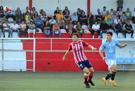 FÚTBOL TERCERA RFEF El Alondras suma puntos y efectivos