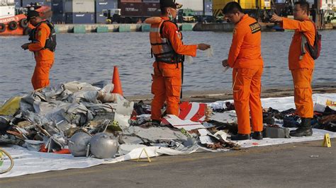 Wohl keine Überlebenden nach Flugzeugabsturz in Indonesien