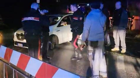 Auto Tra Le Sbarre Del Passaggio A Livello Sulla Modica Pozzallo