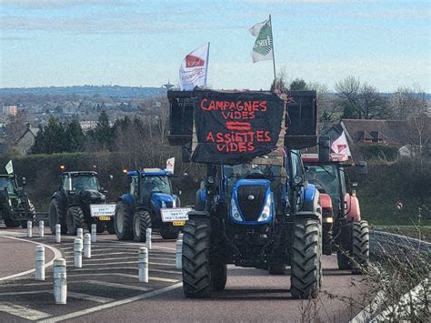 Agriculteurs En Col Re Deux Grandes Op Rations Escargot Sur La Rn