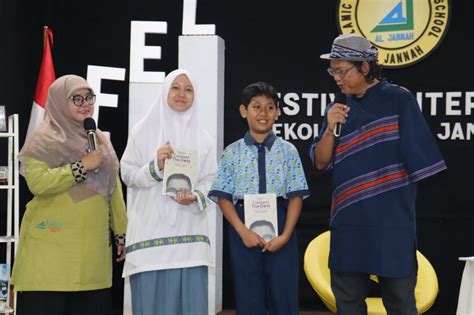 Duta Baca Indonesia Mengenalkan Fiksi Mini Di Festival Literasi Sekolah