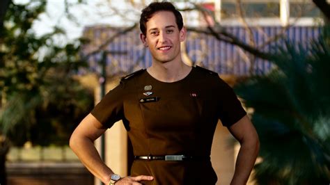 Adf Captains Choice To Wear Female Army Uniform Overhauls Gender Diverse Policy Abc News