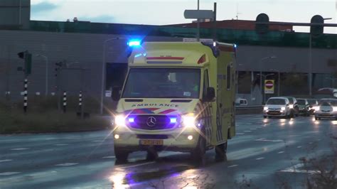 Diverse Ambulances Met Spoed Naar Verschillende Meldingen In Dordrecht