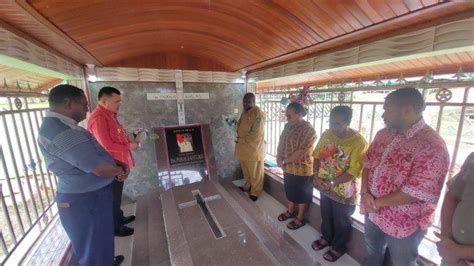 Pj Bupati Dan Pj Sekda Maybrat Ziarah Ke Makam Tokoh Pemekaran Jelang