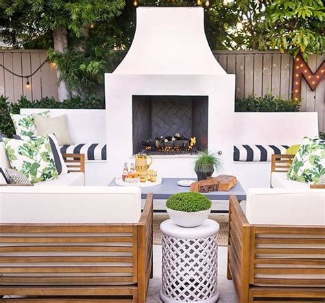 Love This Fireplace With Seating The Color Of The Furniture As Well Outdoor Fireplace Designs