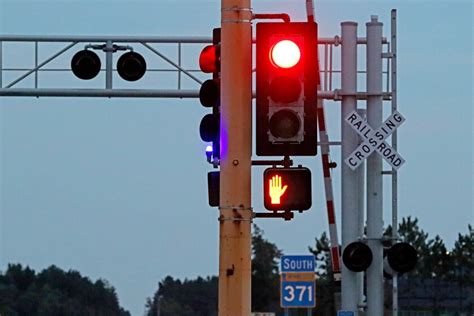 Running a red light? Blue traffic light will help Minnesota police catch you