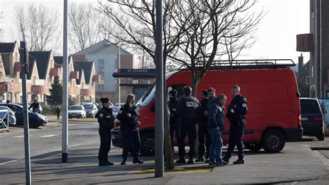 Tué Dun Coup De Couteau En Pleine Rue La Voix Du Nord