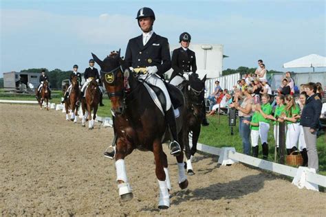 Dressur Und Springturnier In Schillerslage Juni