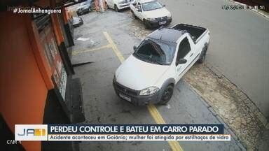 Ja Edi O Motorista Perde O Controle E Bate Em Carro Parado Em