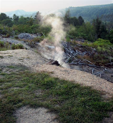 File:Centralia smoke rising.jpg - Wikimedia Commons