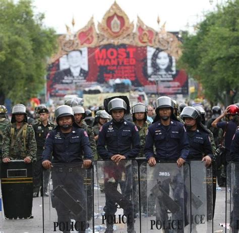 Thailand Protests Pm Declares State Of Emergency In Bangkok Welt