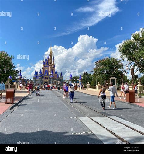 Orlando Fl Usa July 25 2020 People Walking Toward Cinderella Castle At Walt Disney World