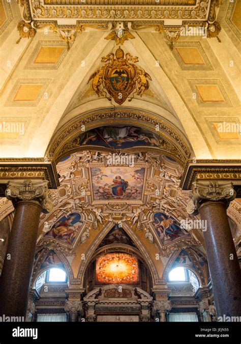 Interior of Santa Maria Maggiore Basilica, Rome Stock Photo - Alamy