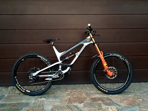 Yt Capra 27 Cf Pro Race Custom Dh Edition Roadrunner1111s Bike