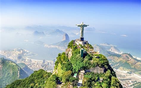 Las Dos Caras De Cristo Redentor Lo Real Maravilloso