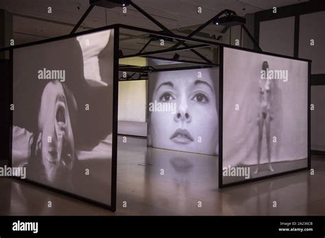 El limpiador exposición de Marina Abramovic en el Museo de Arte