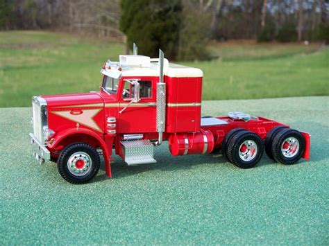 Peterbilt 359 California Hauler Conventional Tractor Plastic Model