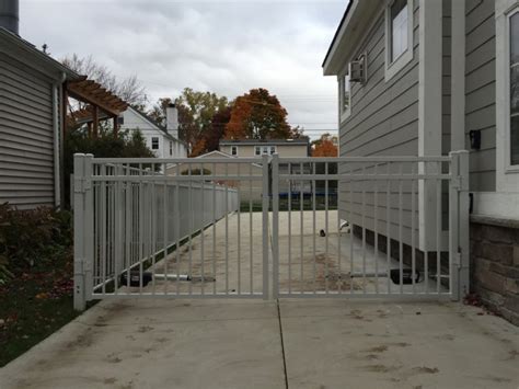 Eff 20 Commercial Double Driveway Gate